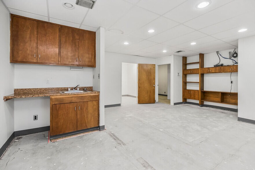 More Photos Of 1854 Minnesota Ave, Kansas City Office Residential For Sale