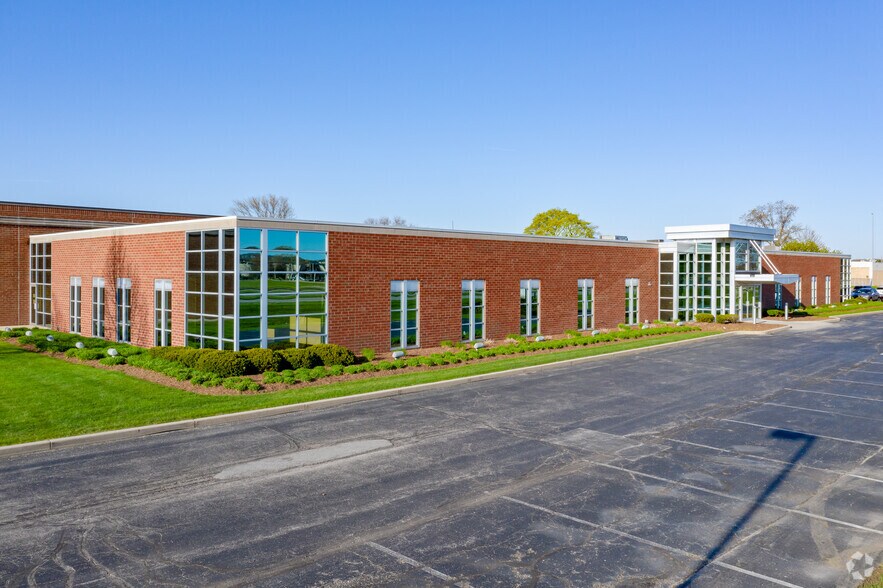 Primary Photo Of N88 W13901 Main St, Menomonee Falls Service For Lease