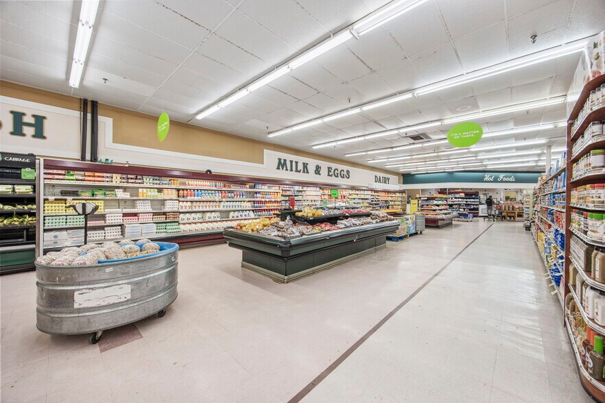 More Photos Of 15 W Ashland St, Andrews Supermarket For Sale