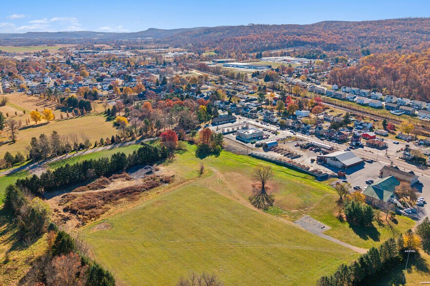 More Photos Of 10 Bernville Rd, Robesonia Convenience Store For Sale