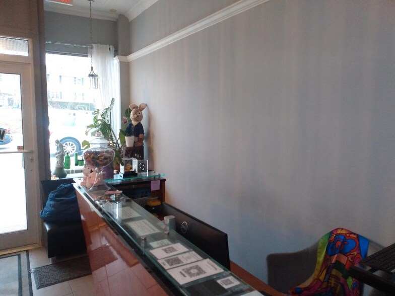 More Photos Of Beacon St, Watertown Freestanding For Lease