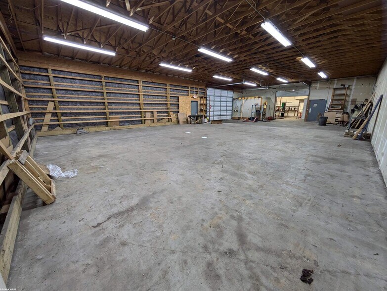 More Photos Of 35850 Utica Rd, Clinton Township General Retail For Sale