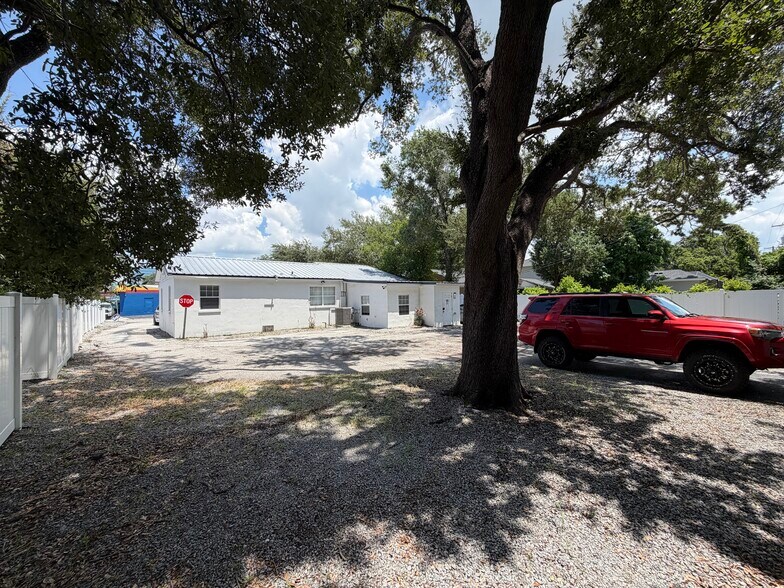 More Photos Of 3714 W Horatio St, Tampa Office For Sale