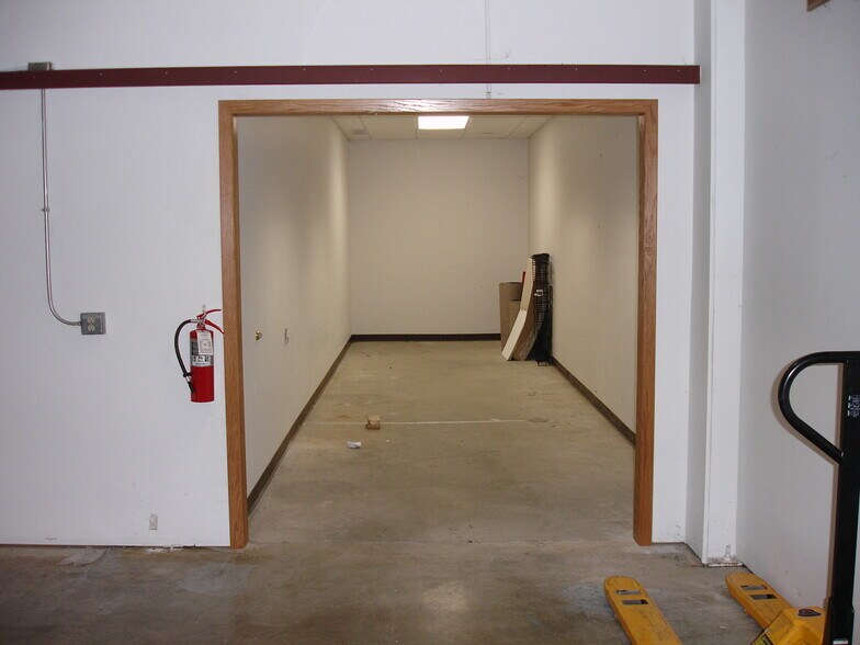 More Photos Of 2635 Hemstock St, La Crosse Office For Lease