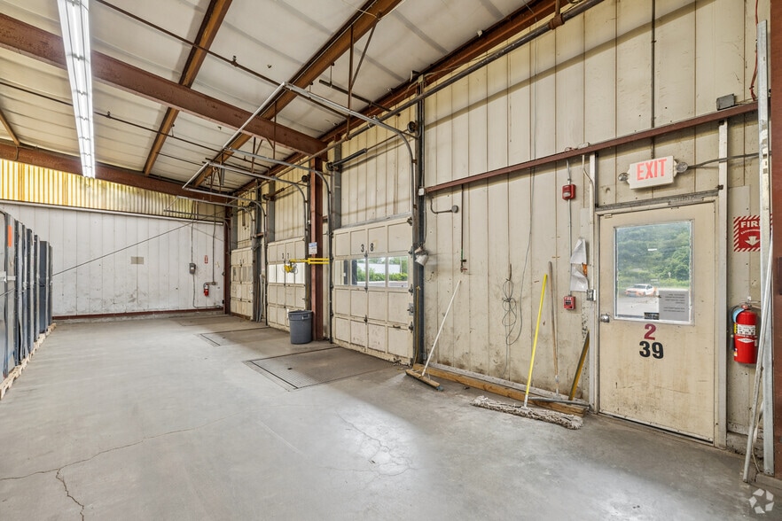 More Photos Of 24 Spring St, Florence Warehouse For Sale