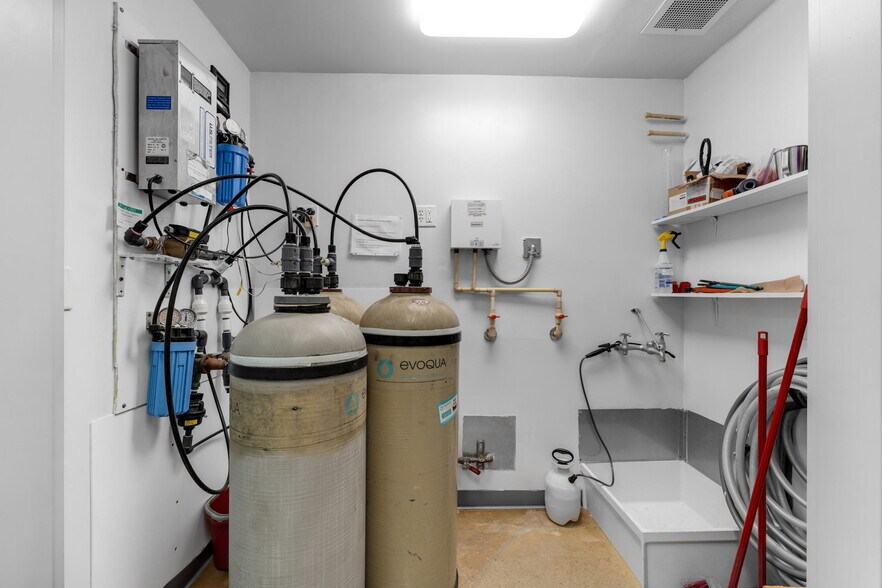 More Photos Of 7155-7159 NW 77th Ter, Miami Warehouse For Sale