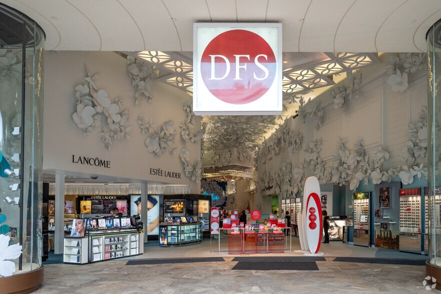 More Photos Of 2222 Kalakaua Ave, Honolulu Office For Lease