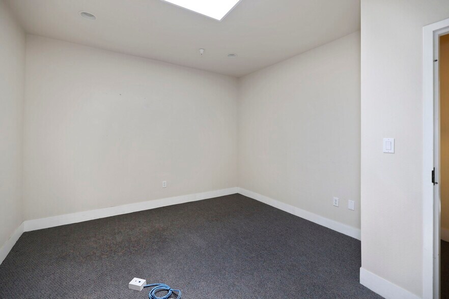 More Photos Of 155 8th St N, Saint Petersburg Office Residential For Lease