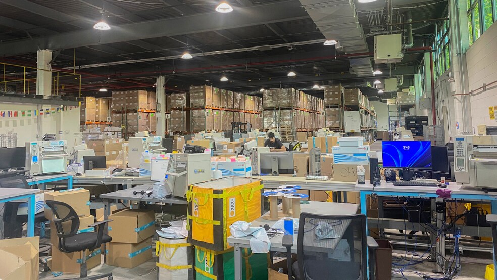 More Photos Of 1845 Steinway St, Astoria Warehouse For Lease