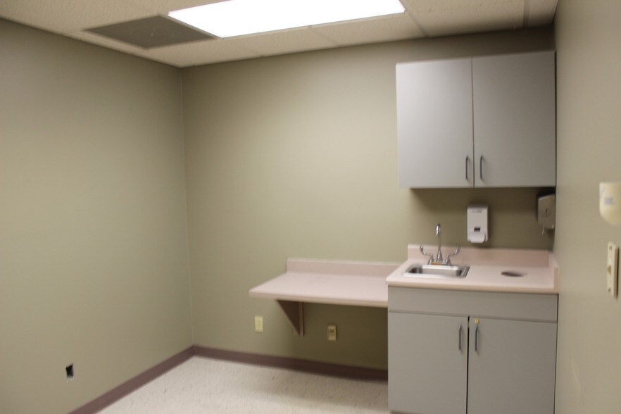 More Photos Of 2855 Northpark Ave, Huntington Medical For Lease