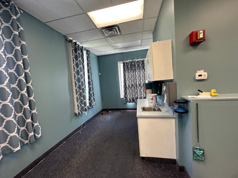 More Photos Of 314 Park St, Fulton Office For Sale