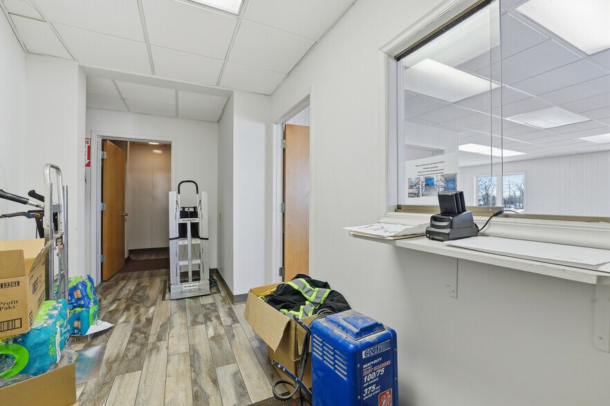 More Photos Of 5500 Prairie Dr, Plover Flex For Sale