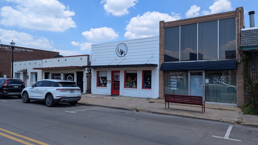 More Photos Of 1019 S Broadway St, Carrollton Storefront For Sale