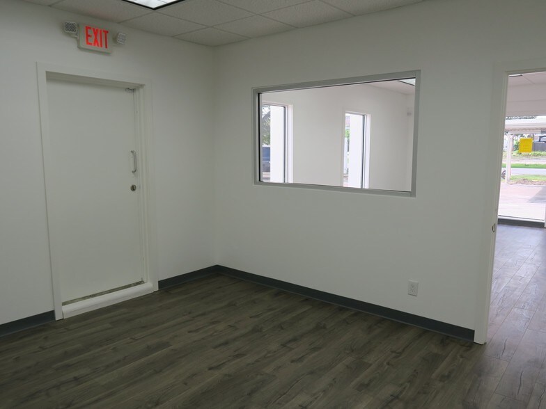 More Photos Of 5930 Star Ln, Houston General Retail For Lease