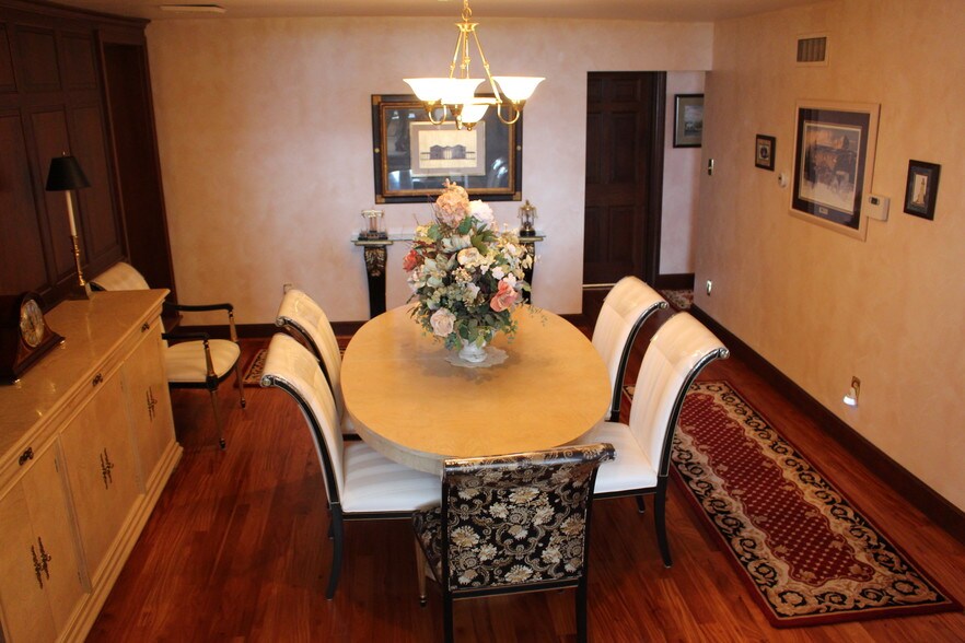 More Photos Of 725 Main St, Wintersville Restaurant For Sale