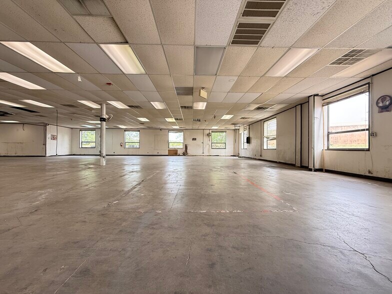 More Photos Of 1606 Headway Cir, Austin Light Manufacturing For Lease