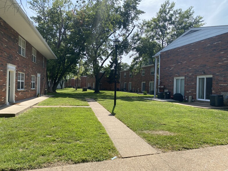 More Photos Of 1624 Northwinds Estates Dr, Saint Louis Apartments For Sale