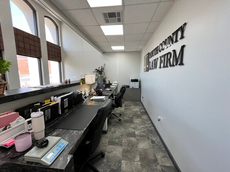 More Photos Of 320 W Broadway St, Okemah Office For Sale