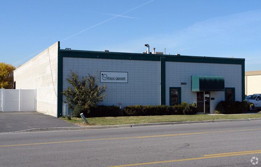 More Photos Of TBD 500 W, Murray Showroom For Lease