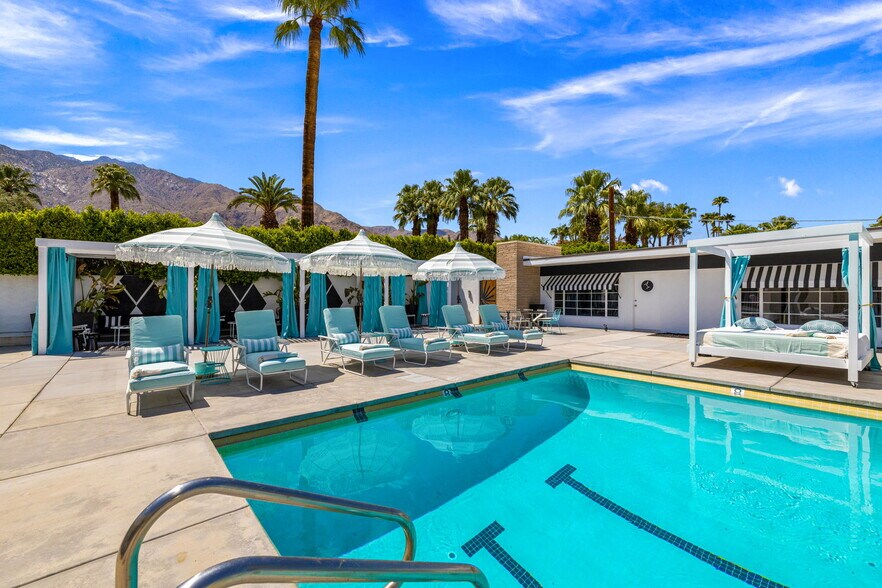 More Photos Of 120 W Vereda Sur, Palm Springs Hotel For Sale