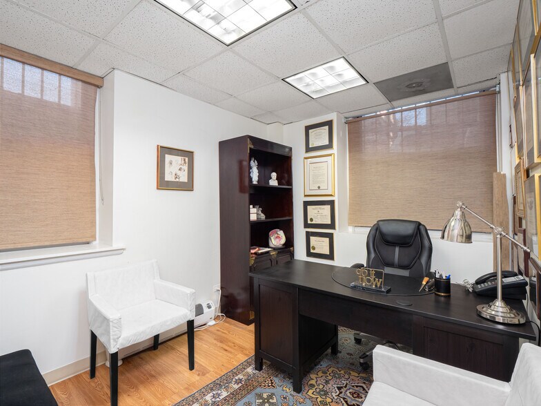 More Photos Of 875-877 Park Ave, New York Apartments For Sale