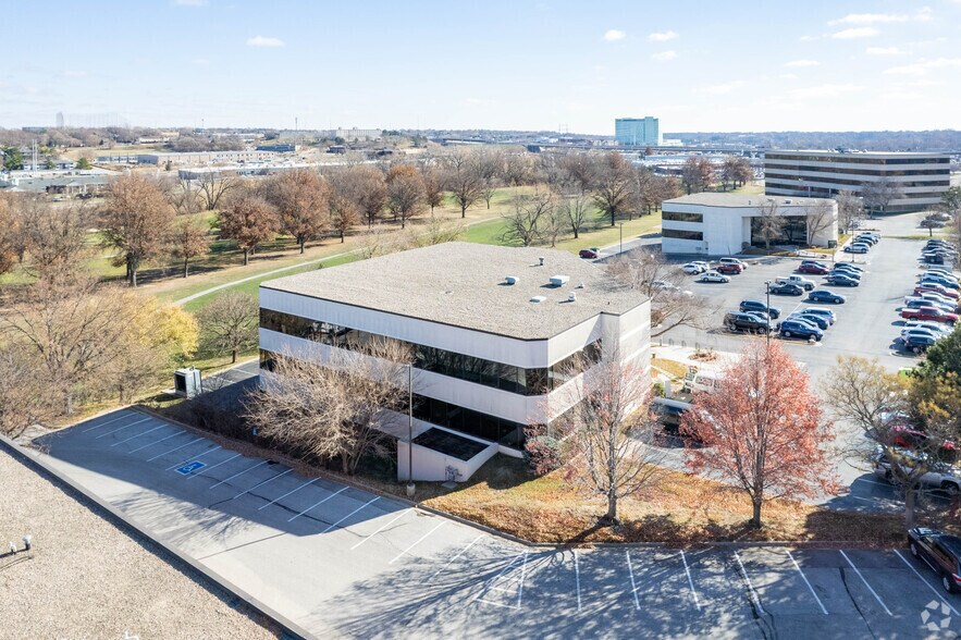 More Photos Of 1055 N 115th St, Omaha Office For Lease