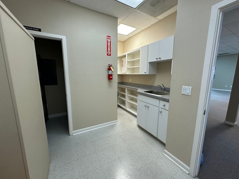 More Photos Of 77 Aspen Way, Watsonville Medical For Lease