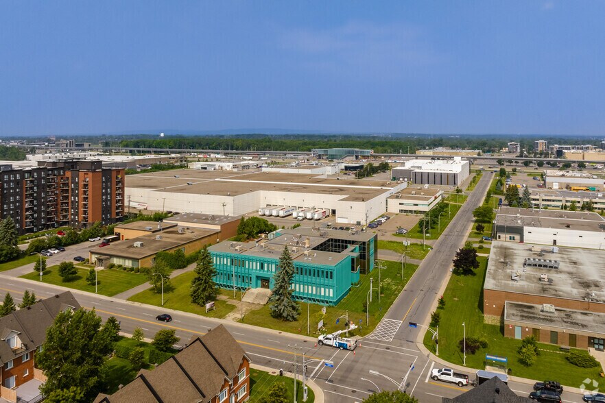 More Photos Of 245 Boul Hymus, Pointe-claire Office For Lease