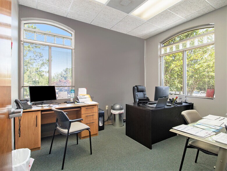 More Photos Of 310 Philip Blvd, Lawrenceville Medical For Lease