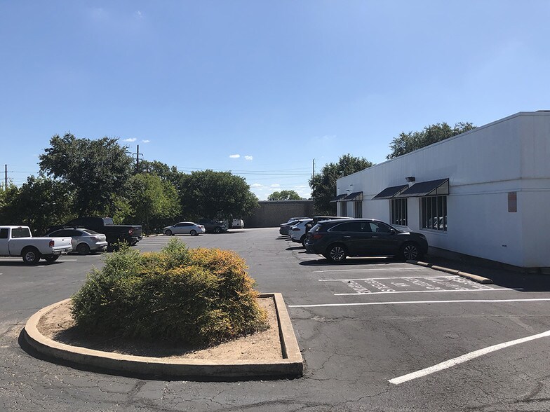 More Photos Of 2404 Rutland Dr, Austin Office For Lease