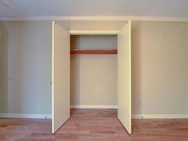 More Photos Of 370 S Fenwick Rd, Memphis Multifamily For Sale