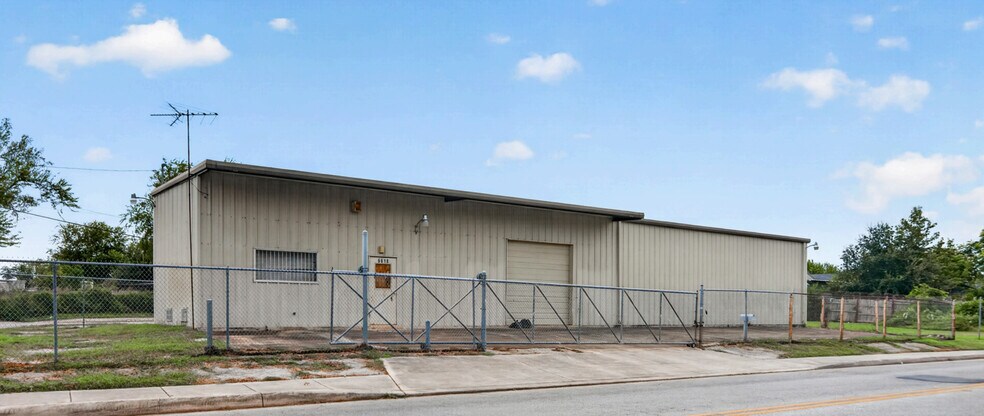 More Photos Of 6618 Westfield Dr, San Antonio Warehouse For Sale