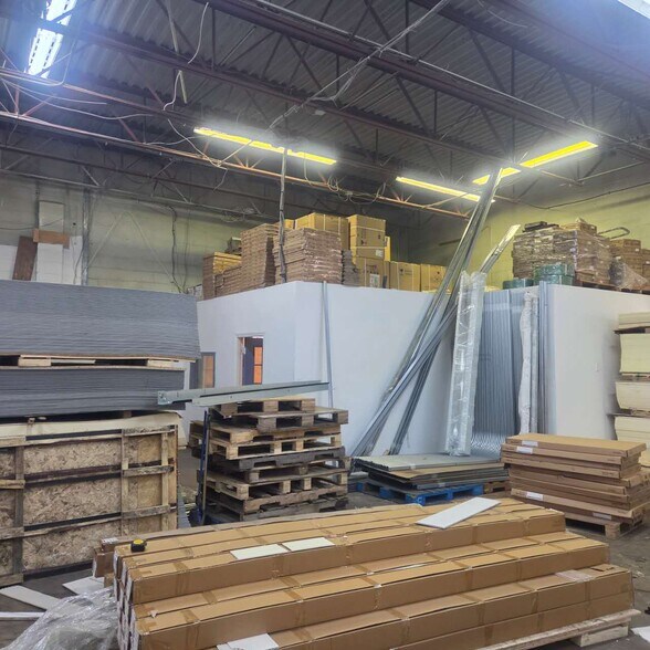 More Photos Of 1015 Pennsylvania Ave, Linden Manufacturing For Sale