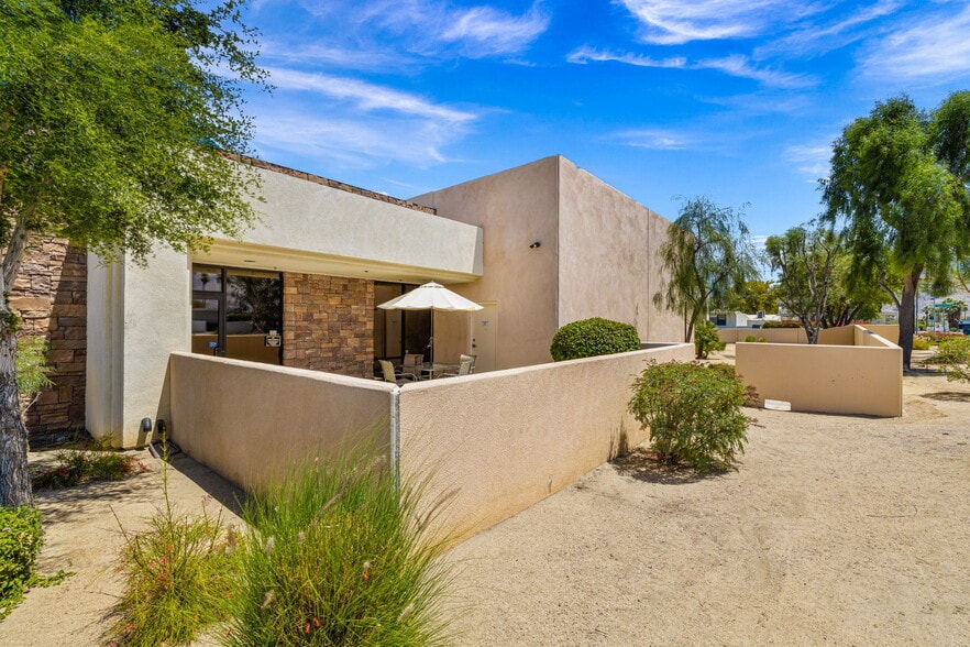 More Photos Of 550 S Paseo Dorotea, Palm Springs Medical For Sale