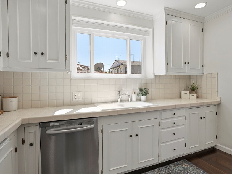 More Photos Of 5233 Lemp Ave, North Hollywood Multifamily For Sale