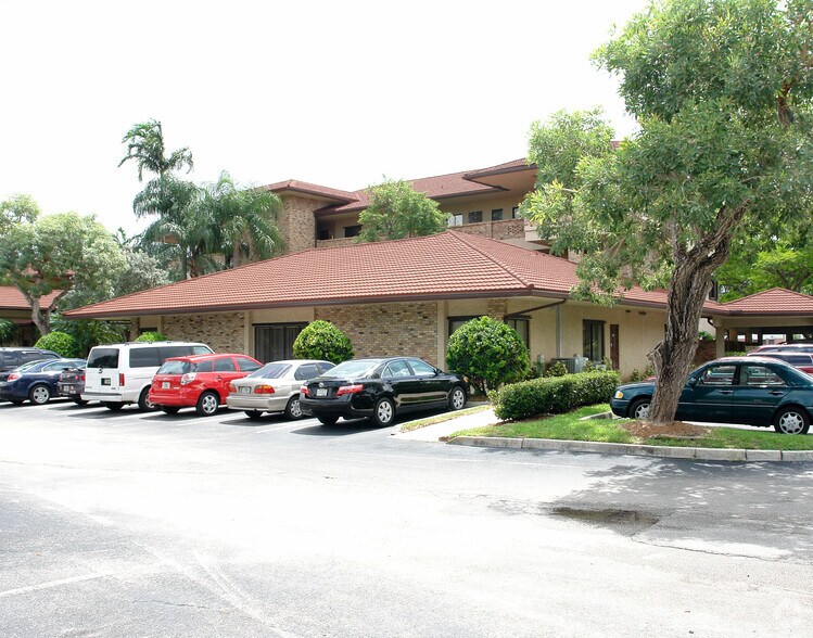 Primary Photo Of 300 NW 70th Ave, Plantation Medical For Lease