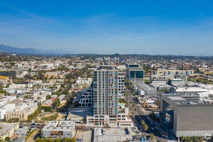 More Photos Of 5925-5939 W Sunset Blvd, Los Angeles Office Residential For Lease