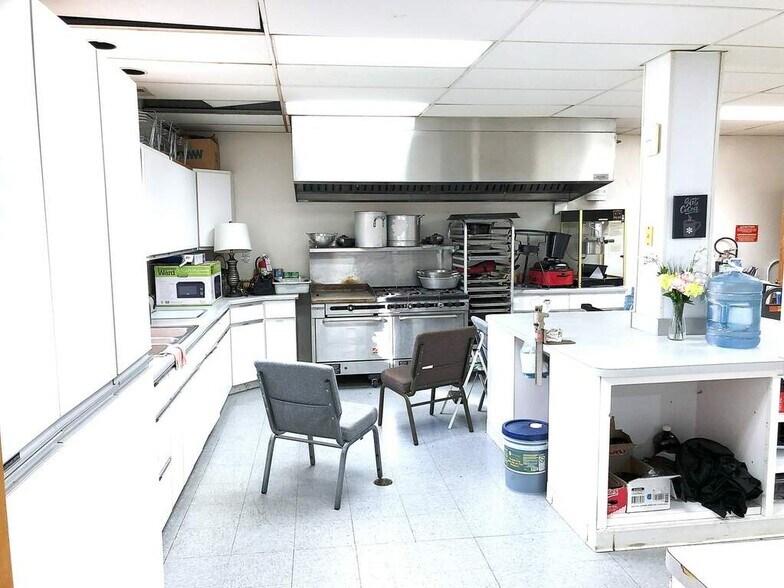 More Photos Of 14832 W 163rd St, Homer Glen Religious Facility For Lease