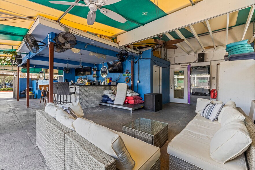 More Photos Of 502-504 Lucerne Ave, Lake Worth Restaurant For Lease