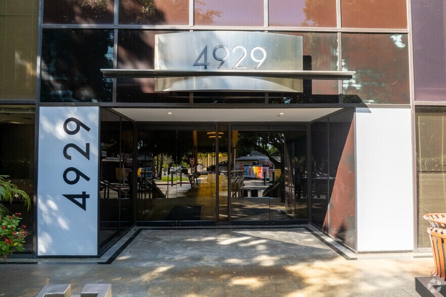 More Photos Of 4929 Wilshire Blvd, Los Angeles Office For Lease