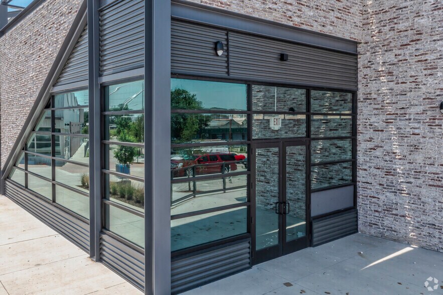 More Photos Of 218 W Commerce St, Dallas Unknown For Lease