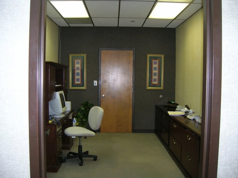 More Photos Of 225 W Trade St, Burlington Warehouse For Sale