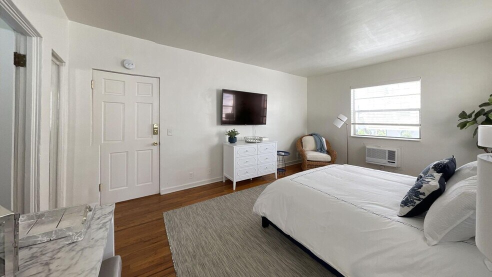 More Photos Of 172 N County Rd, Palm Beach Apartments For Sale