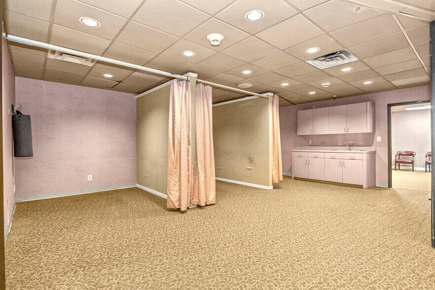More Photos Of 5245 Schaefer Rd, Dearborn Medical For Sale