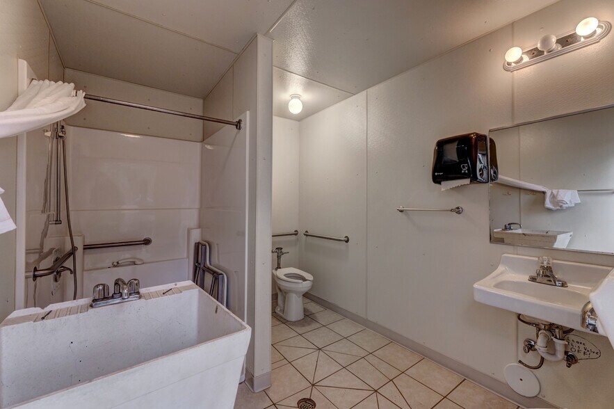 More Photos Of 1116 N 5th St, Custer Trailer Camper Park For Sale