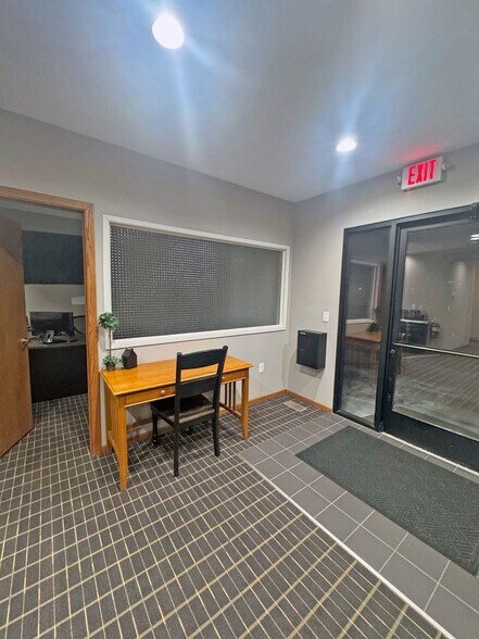 More Photos Of 444 N 12th Ave N, South Saint Paul Office For Lease