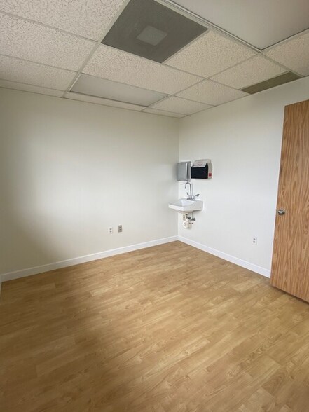 More Photos Of 1830 Town Center Dr, Reston Medical For Sale