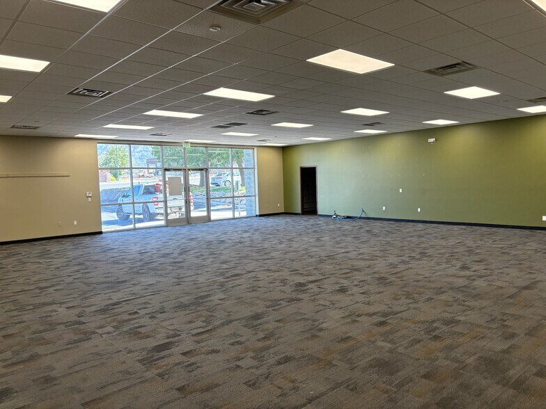 More Photos Of 1351-1355 W 800 N, Orem Showroom For Lease