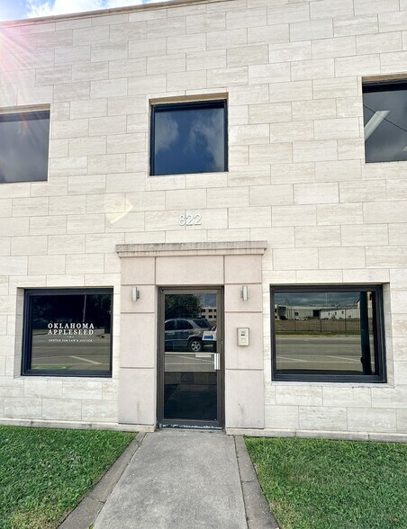 More Photos Of 816-822 E 6th St, Tulsa Office For Lease