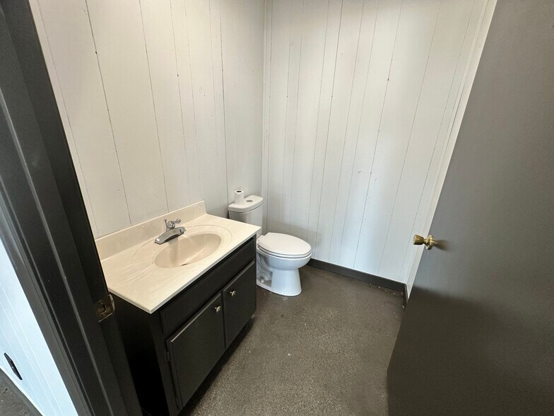 More Photos Of 832 Main St, Kannapolis Freestanding For Lease